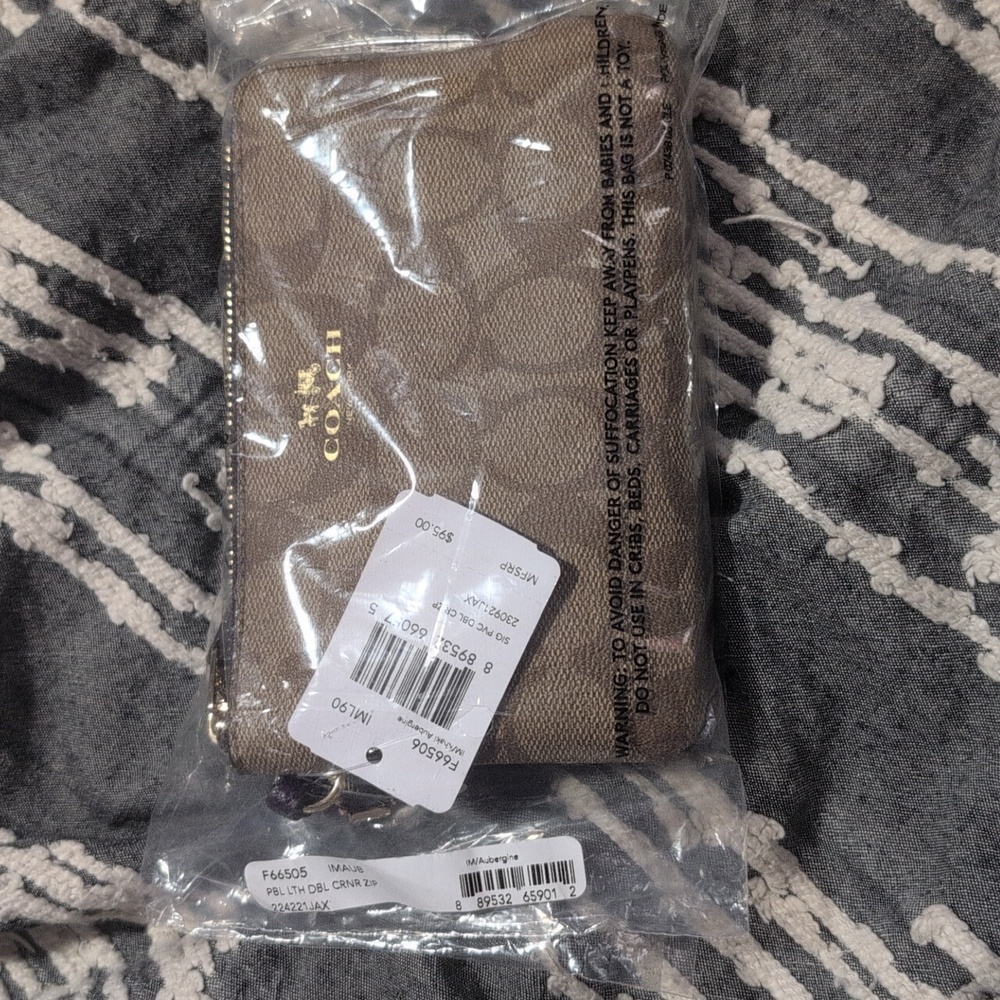 Coach NWT Double Corner Zip Wristlet In Signature Canvas